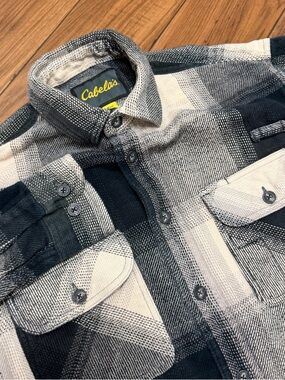 Cabelas Shirt Men’s Medium Gray Plaid Soft Flannel Outdoor Hiking Button Up